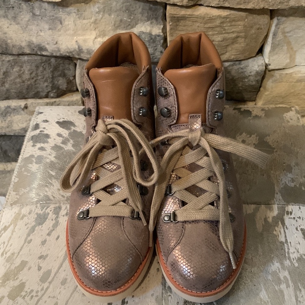 BIONICA Natick Taupe Snakeskin Metallic Hiking Boots 7.5 - Picture 5 of 10